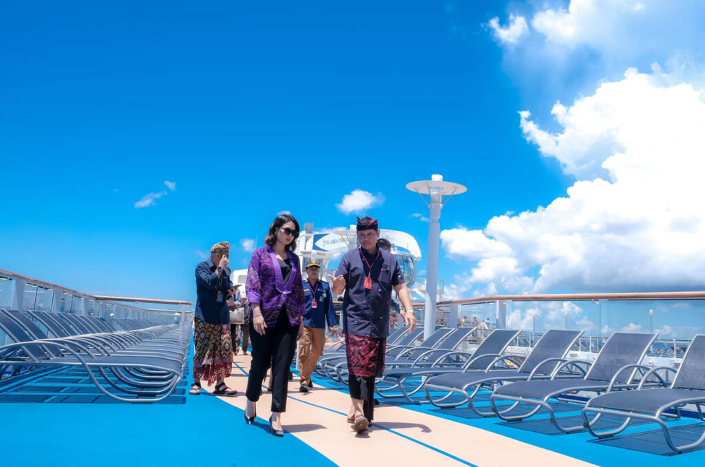 Kapal pesiar mewah Anthem of the Seas berlabuh di Bali dan Lombok, memperkuat posisi Indonesia sebagai destinasi wisata bahari dunia dengan infrastruktur dan kebijakan progresif yang mendukung.